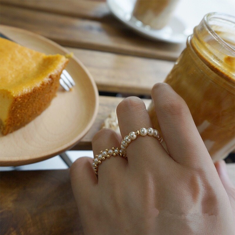 Aomu Natuurlijke Barok Parel Ring Vrouwelijke Ins Tij Mode Japanse Retro Koud Elastische Ring Voor Vrouwen Verstelbare Waven Ring