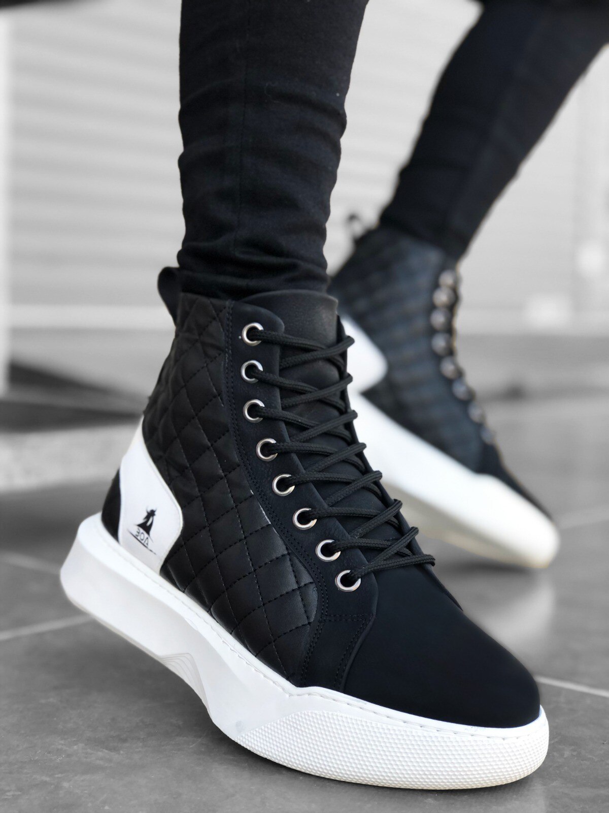 BA0159-Botas deportivas de suela alta para hombre, calzado acolchado en blanco y negro con cordones