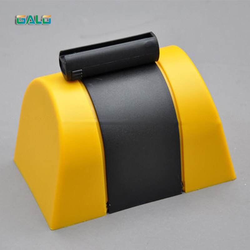 Max 10m belt length wall mounted retractable belt barrier with yellow / black striped caution belt for separated region
