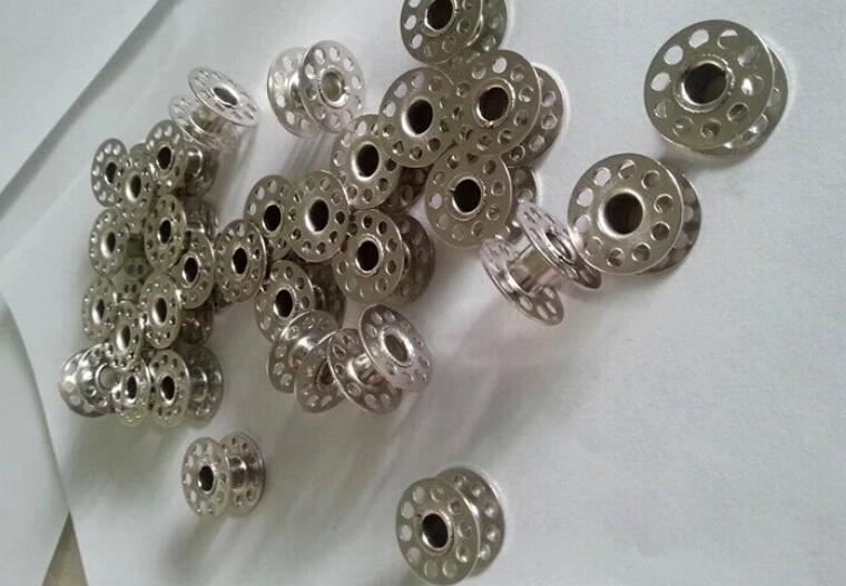 30 Stks Metalen Zilveren Standaard Naaimachine Spoelen Spoelen Reels Woonaccessoires