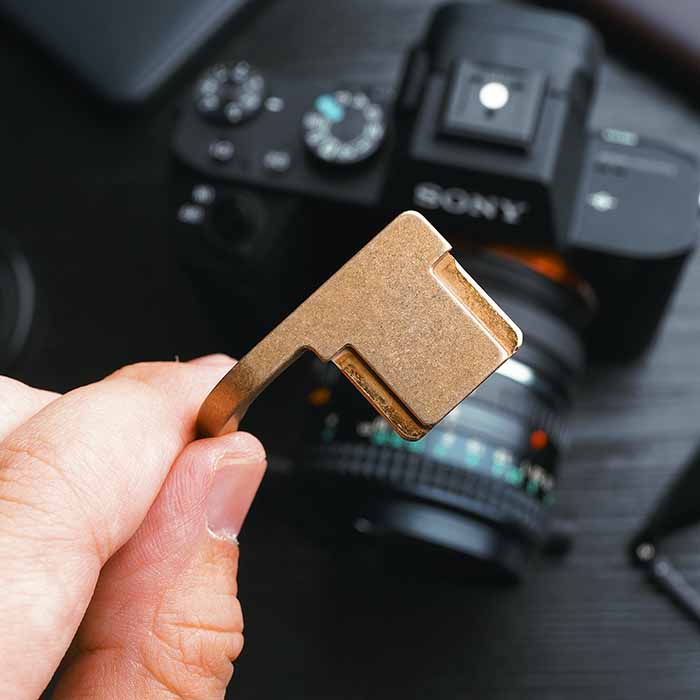 Brass Thumb Rest Thumb Grip Shoe Cover For Sony a9 A7m3 A7RIII ILCE-7RM3 A7R MKIII Sony A7RII A7II A7M2 Alpha7R II