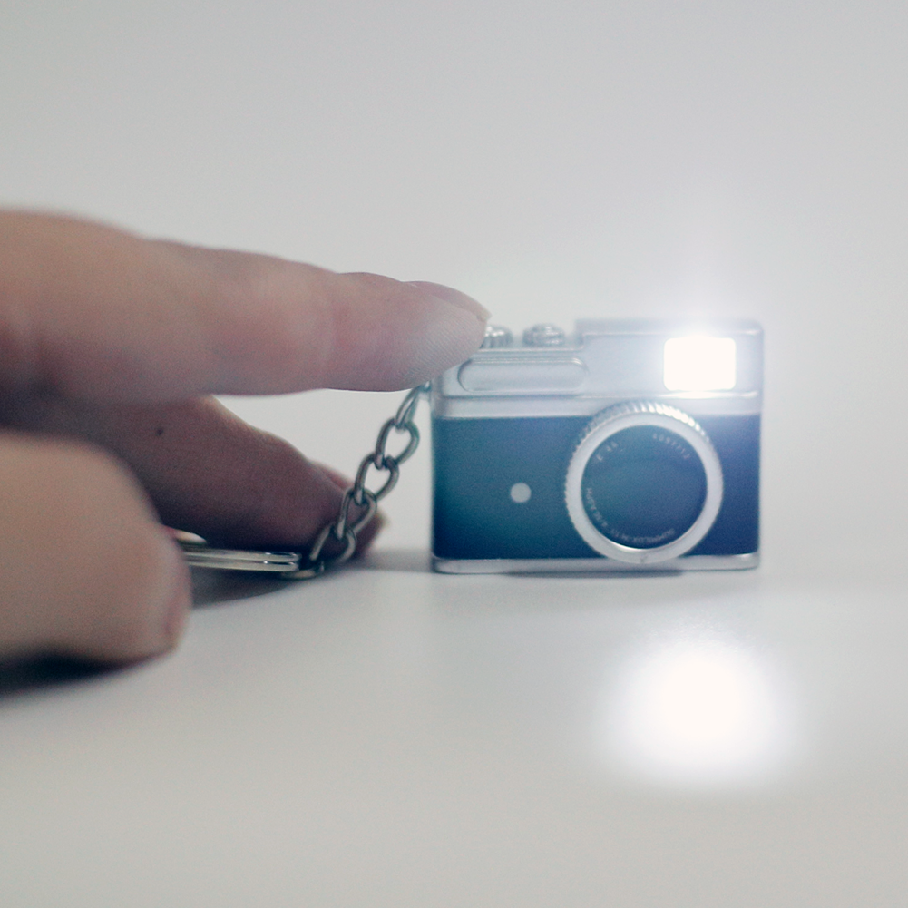 1pc Mini Camera Model Sleutelhanger Retro Camcorder Miniatuur Decor Kan Schijnen Sleutelhanger voor Poppen Camera Geluid Lichteffecten Sleutelhanger