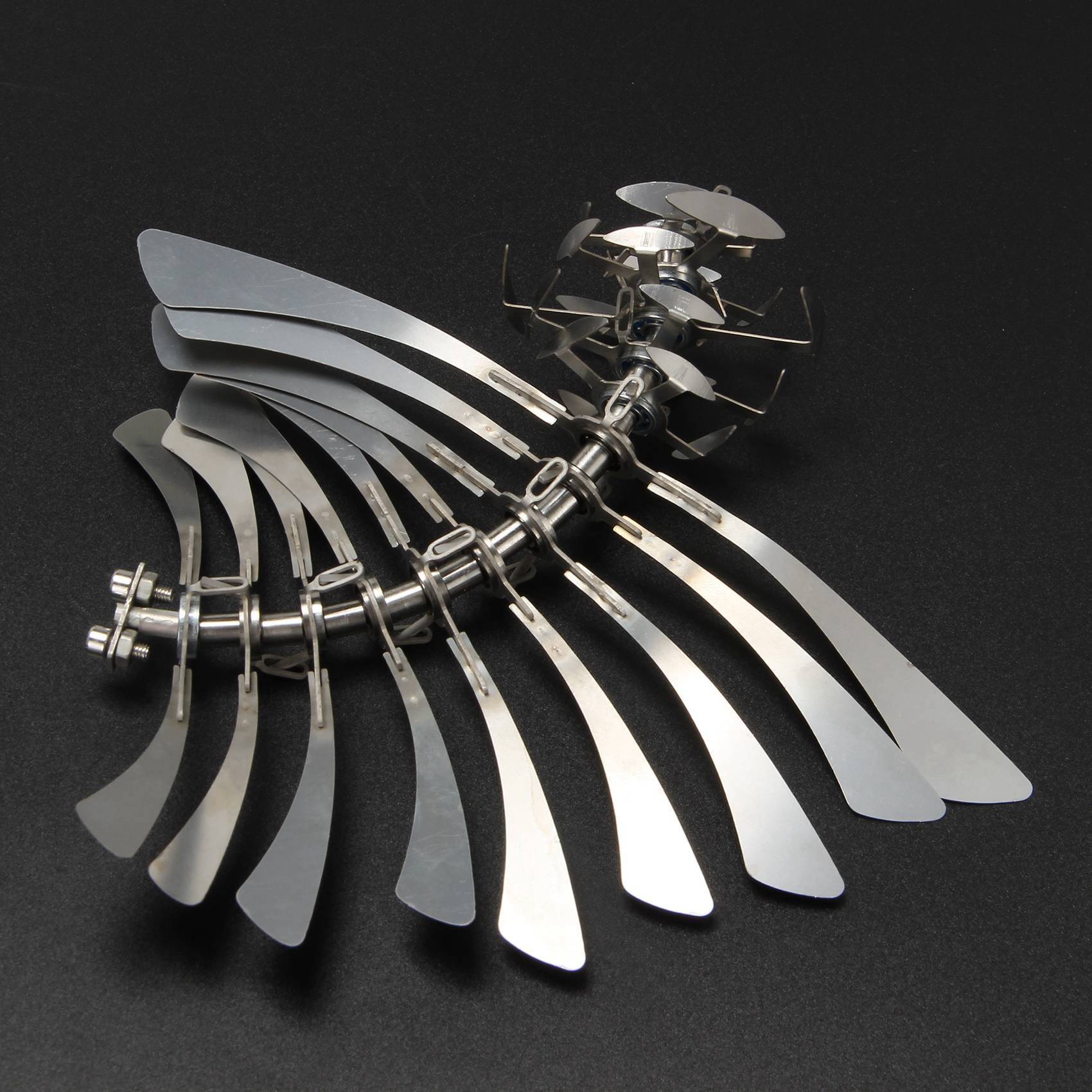 Unique and Magical Metal Rotating Windmill Humanoid Windmill Outdoor Wind Spinner Yard Lawn Garden Decoration