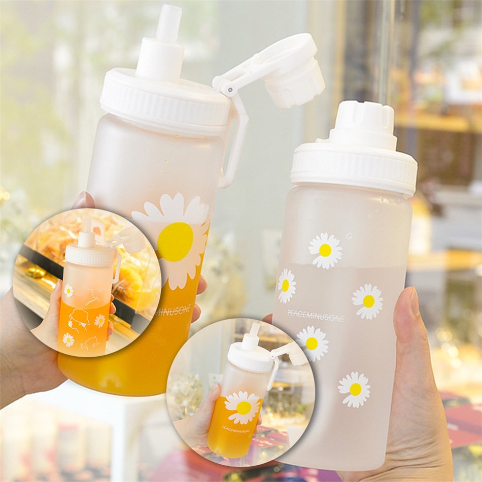 BPA Free Plastic Water Bottle Daisy Flower Outdoor Water Flask With Straw Portable For Touring Camping
