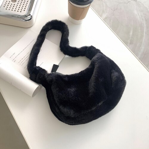 Ensfarvet kvinder plys pung håndtasker vinter damer hobos små skuldertasker vintage fluffy kvindelig tote underarm taske: Sort