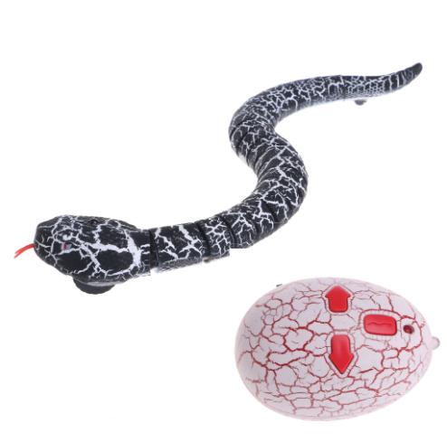 Nyhed fjernbetjening slange klapperslange dyr trick skræmmende ondskabs legetøj: Sort