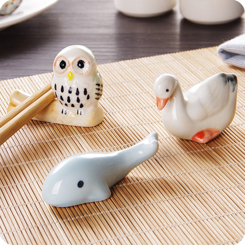 Cute cerámica ganso delfín forma de búho palillo soporte cuchara soporte de almacenamiento de vajilla para palillos de cocina soporte
