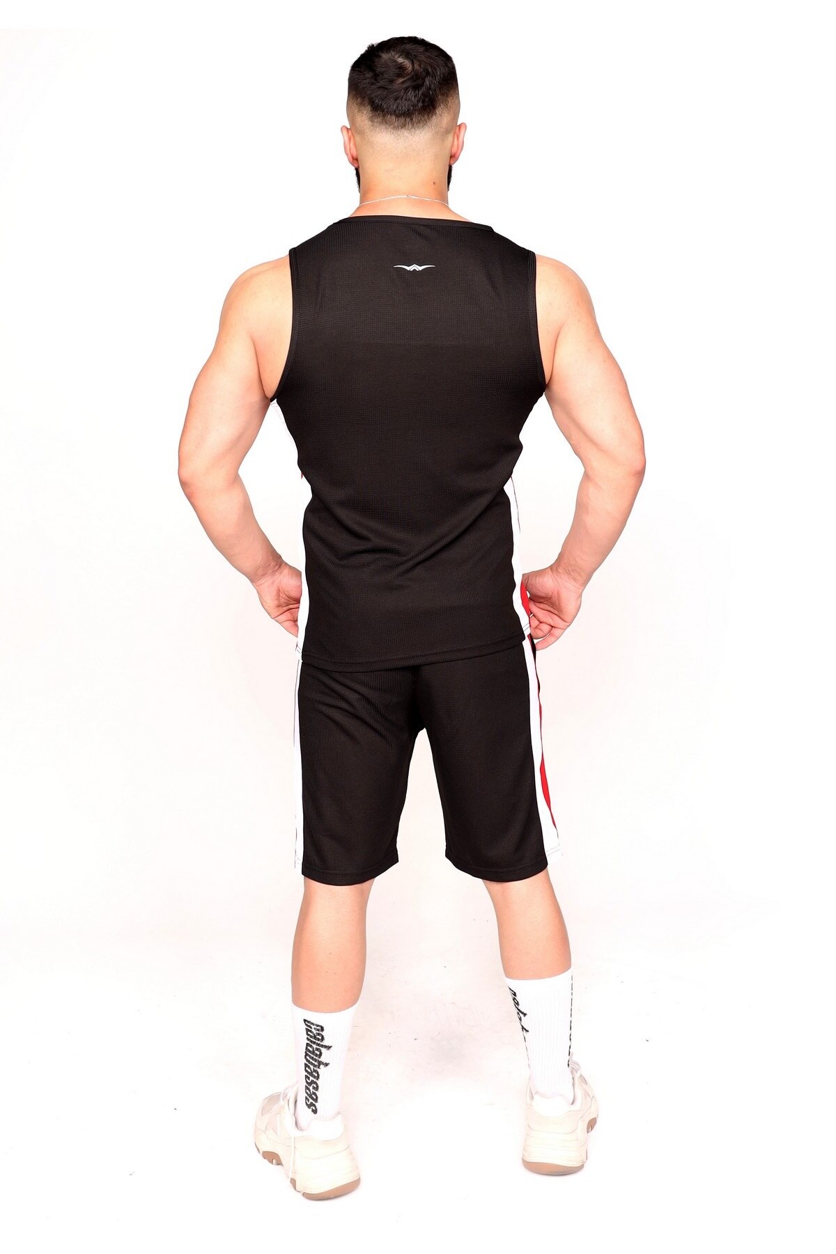 Sportshold åndbar shorts & undertrøje sort