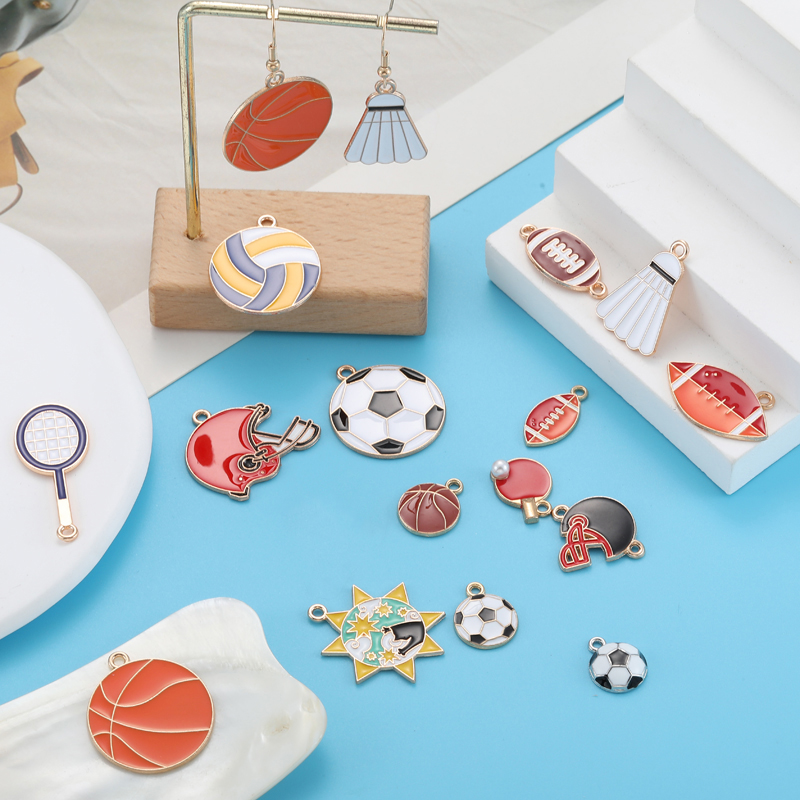 10 stuks geëmailleerde rugby-, voetbal- en badmintonracketbedeltjes voor armbanden, sleutelhangers, kettingen en sieraden, accessoires voor het maken van sieraden  w363