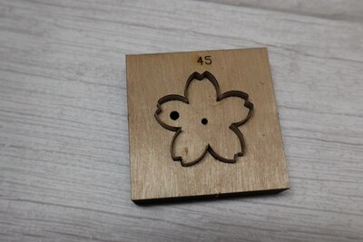 Japan Stahl Klinge Stahl Regel Stirbt schneiden für Leder Stichworte Geprägte Etikett Fünf Blütenblatt Blume Für Kleid Frauen Tasche Hand schlagen Werkzeug: sakura 45mm