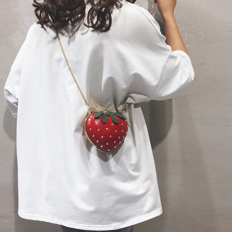 Fggs-strawberry bag wild hit color söt budbagsväska clutch söt hjärtformad jordgubbskedjefodral dam kedjeplånbok axel