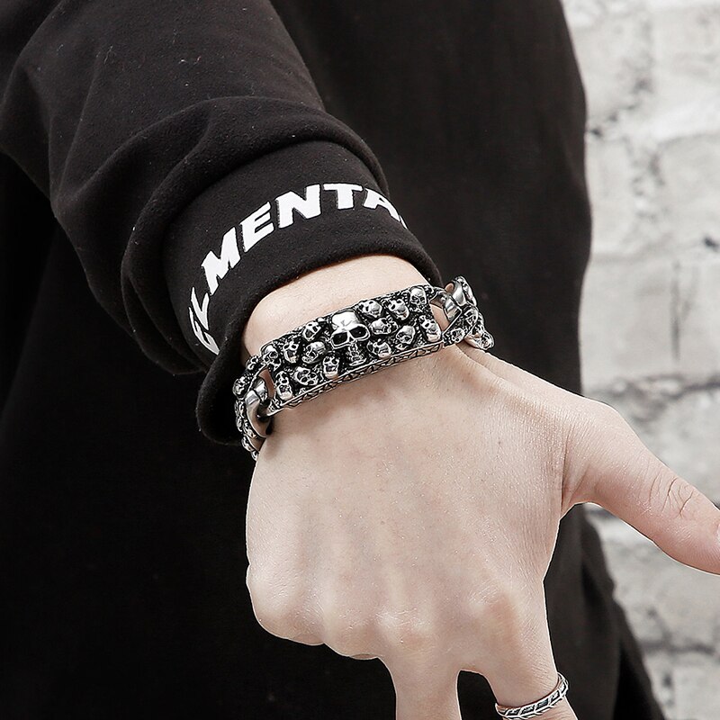 Punk Felsen Totenkopf Armbinde Herren - Titan Stahl Skelett Armreif - Radfahrer Kette Schmuck