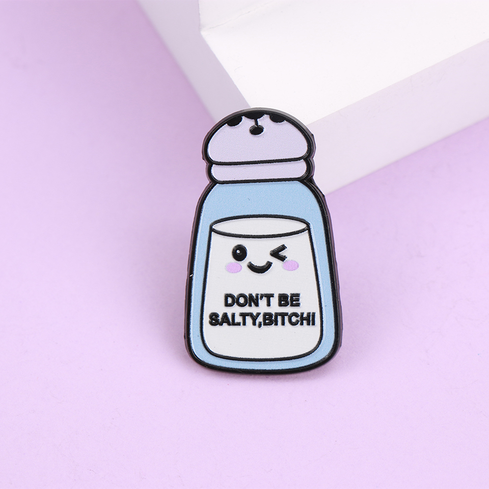 Cartoon Zout Shaker met Letters ZAL NIET Emaille Metalen Grappige Reversspeldjes Broches Badges Rugzak Accessoires