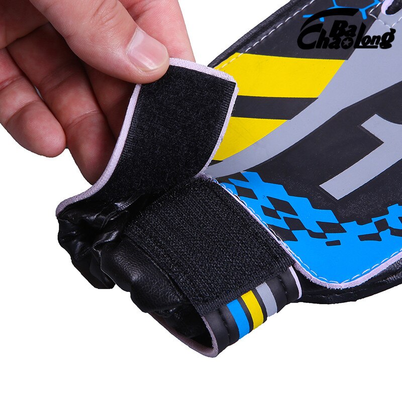 1Pair Football Goalkeeper Hand Protector Children Or Adults Goalkeeper Gloves Thickened Latex Anti-Slip