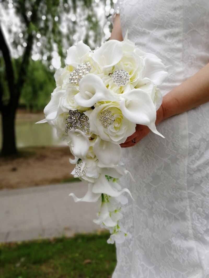 Cascading Wedding Flowers Bride Bouquet White Roses Artificial Pearls Calla Lilies Wedding Decoration
