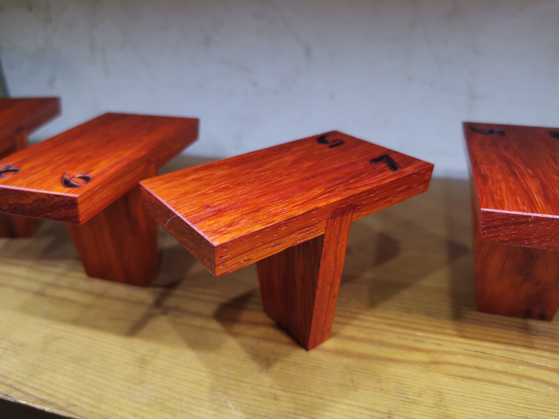 Holzbearbeitung Schwalbenschwanz Marker Japanischen Schwarz nussbaum Schwalbenschwanz Kennzeichnung Vorlage 1:5 1:8 90 Holz gemeinsam Messgerät Schwalbenschwanz führen Werkzeuge