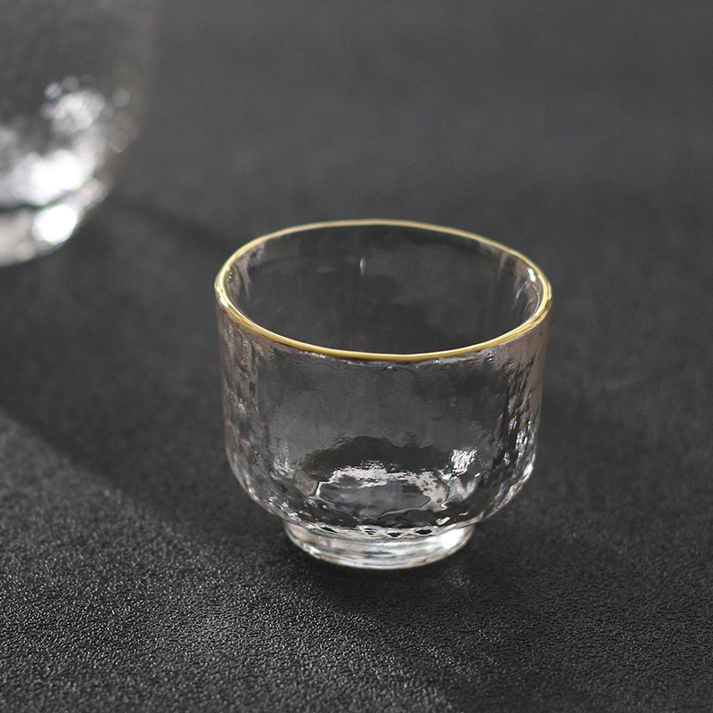 Sett  av 4 maskinlaget blyfritt glass shotglass i japansk stil vodkaglass med gullmalt til bar hjemmebruk tekopper