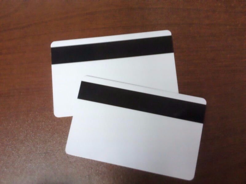 100 stks/partij Lege Witte PVC Hico 1-3 magneetstrip Plastic Creditcard 30Mil Magnetische Kaart met beschermende vulling