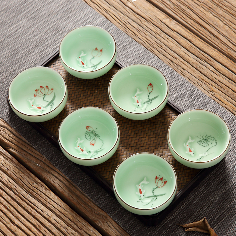Juego de té chino de Kung Fu Celadon, tazas de té redondas planas de loto Pu'er pintadas a mano, tazas de té de loto de cerámica de carpa individual, 60ml,