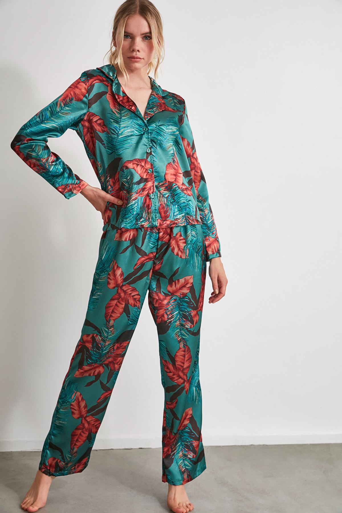 Trendyol Leaf Decorated Satin Pajamas set THMAW21PT0109