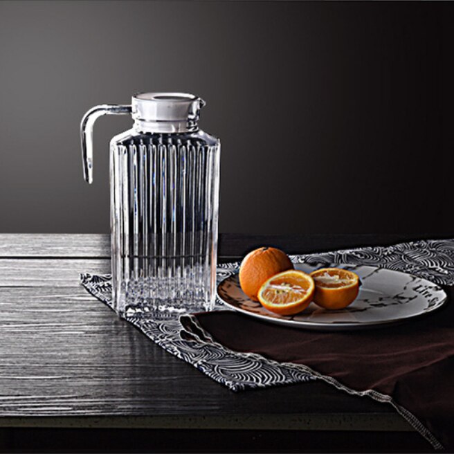 Pot à jus rayé en plastique 2L pour cruches de ménage canette de boisson froide avec couvercle