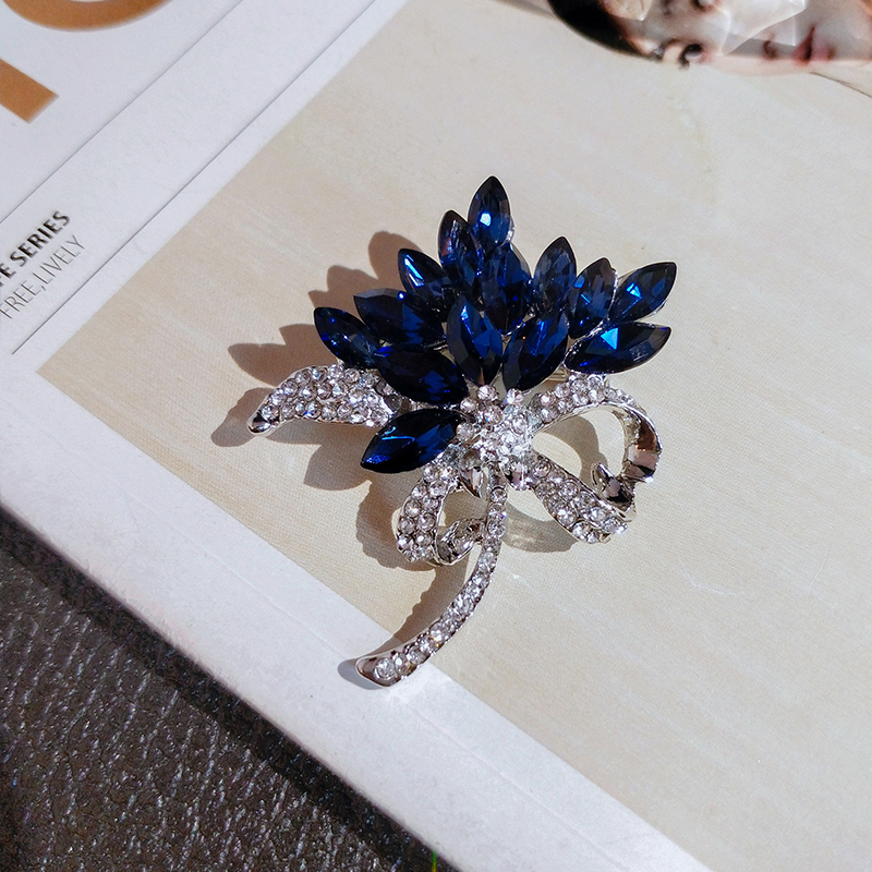 Bloem Broche Pins Crystal Broches Voor Vrouwen Kleding Decoratie Mode Mooie Sieraden Plant Bloem Trendy Broches: Blue