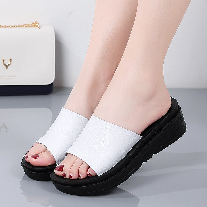 Klapki damskie palec u nogi skórzane platformy damskie buty letnie 2022 moda grube dno sandały damskie damskie antypoślizgowe klapki