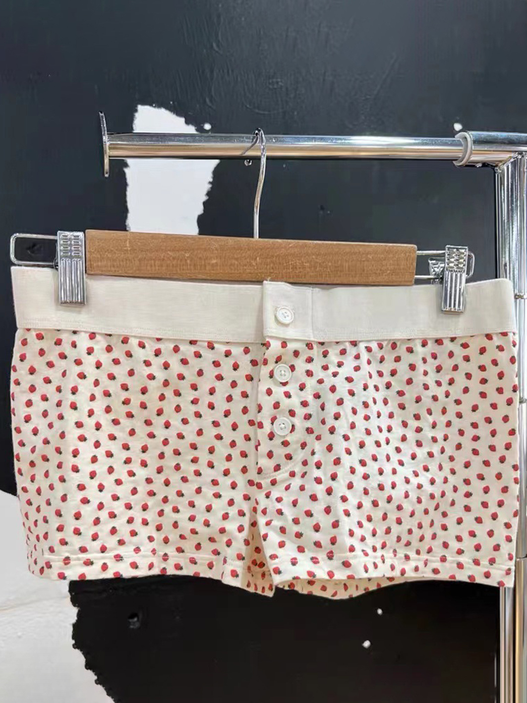 Conjunto de 2 piezas de pantalones cortos con chaleco de fresa para mujer, camiseta sin mangas ajustada con lazo y ojales y cintura elástica, pantalón corto recto de retazos, conjuntos dulces