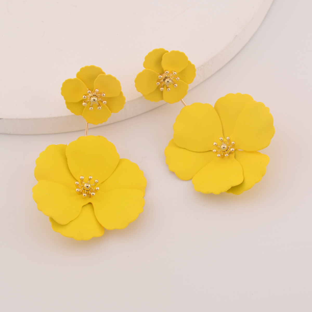 Pendientes de pétalos de flores pintadas populares para mujer, pendientes de gota frontal y trasera, Rosa mate, negro, tendencia: Oro oscuro
