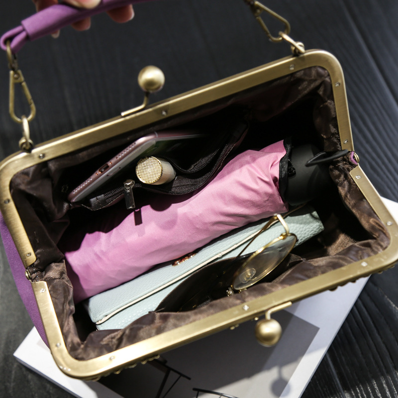 Vintage Taschen Für Frauen Retro Aushöhlen Kuss Schloss Einzigartige Schulter Kreuz Körper Handtasche Abend Tasche PU Leder