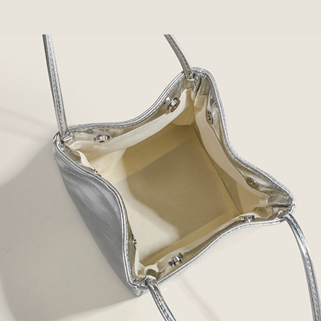 Zilveren bucket bag voor dames 2024 modieuze en eenvoudige lunchbox tas, niche westerse stijl textuur draagbare kleine tas