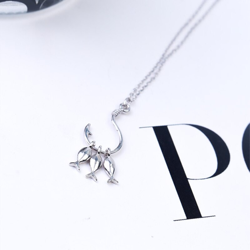 Mignon trois petits poissons pendentif crochet court clavicule chaîne 925 en argent Sterling tempérament femme collier SNE147