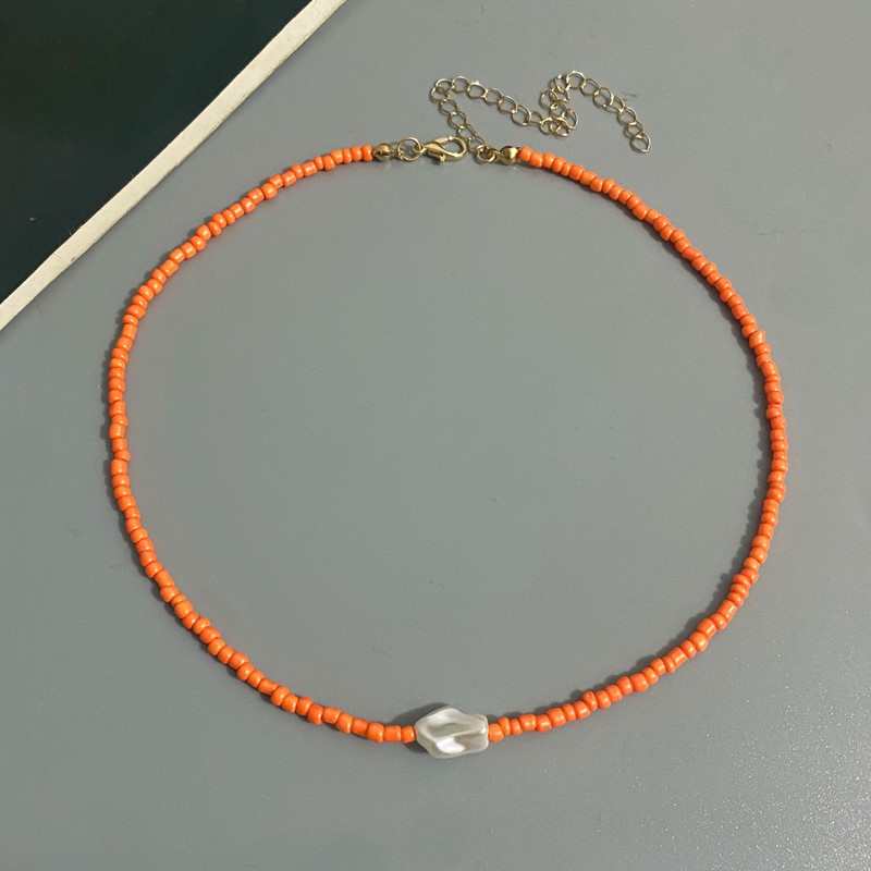 Boho perlehalskæde til kvinder imiteret perle frøperlekæde kort choker halskæde håndlavede smykker til kvinder: Kobolt violet