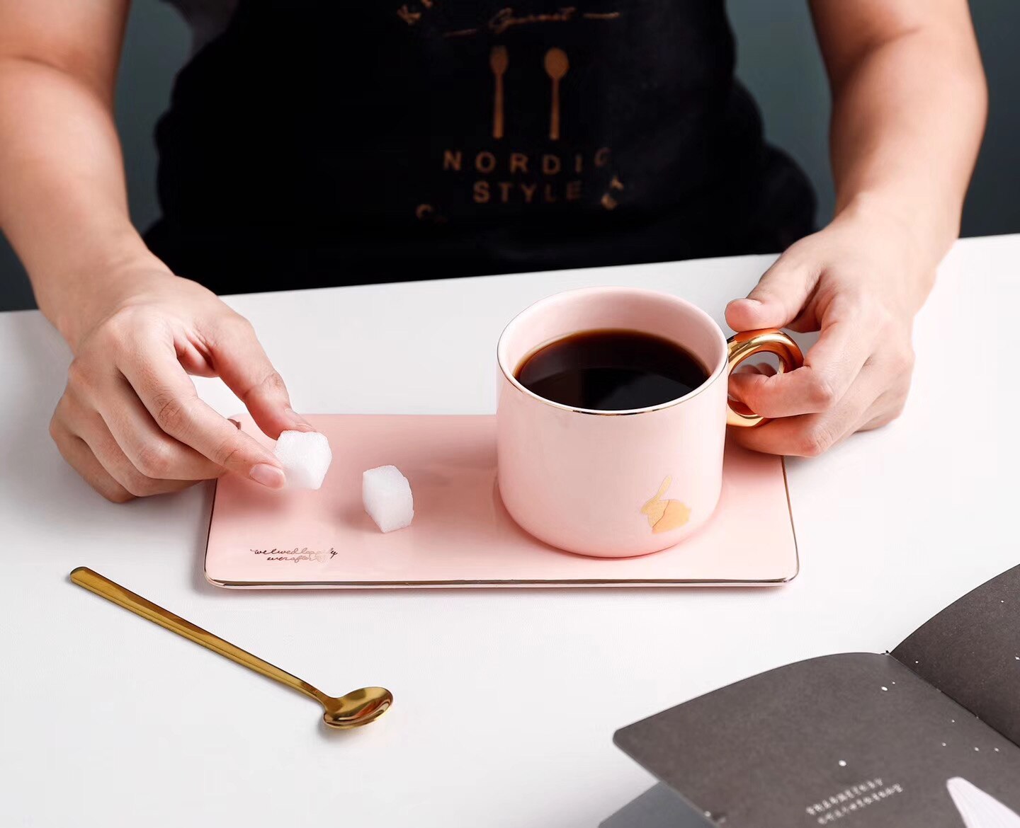 Europæisk luksuriøs guldkant keramik kaffekopper og underkopper ske sæt med æske te sojamælk morgenmadskrus desserttallerken: -en