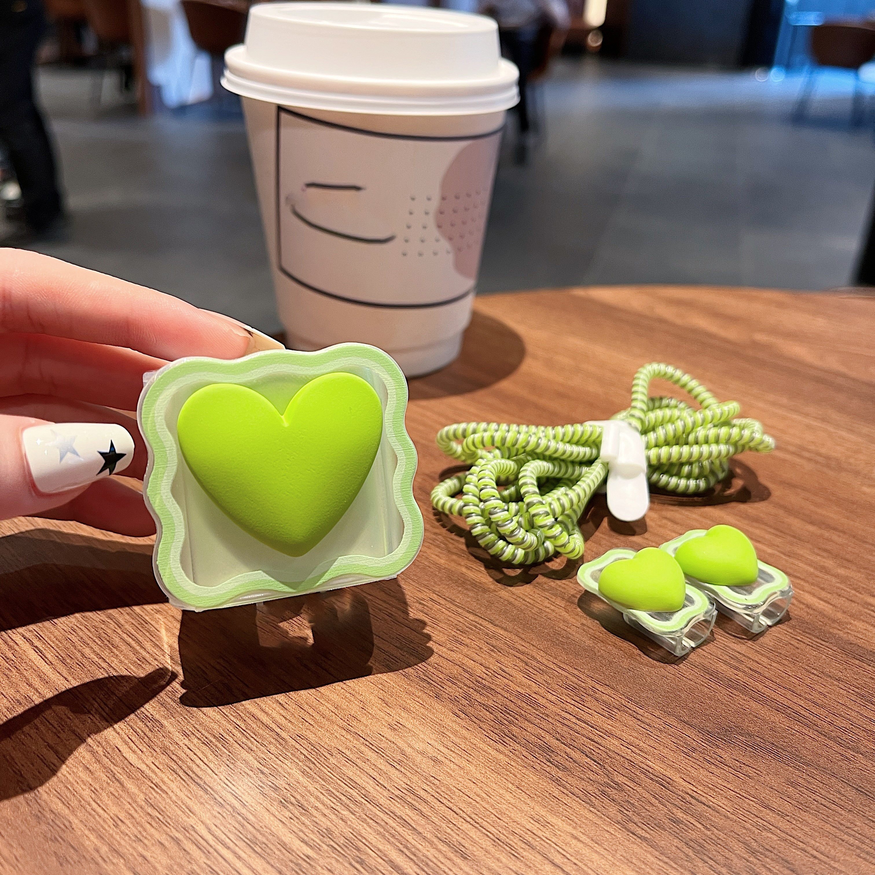Funda protectora 4 en 1 para cargador de iPhone, carcasa protectora de Cable Love Heart para iPhone 15, 14, 11, 16, 18w, 20w, accesorios de bobinadora: Verde