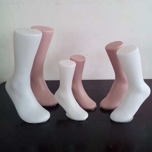 Korkeatasoinen muodikas yksi setti /3 kpl uros naispuolinen lapsi muovinen mallinukke jalkanukke päällä