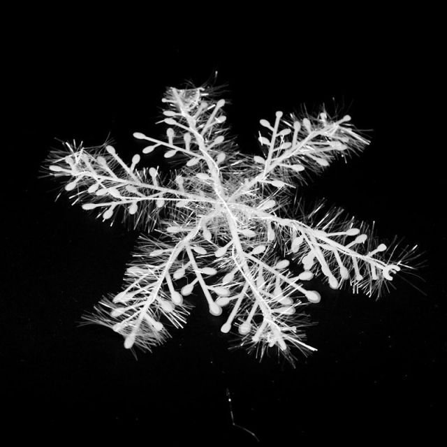3 pieces of Christmas snowflake plastic snowflake Christmas decoration paste glass hanging on the tree: 6cm