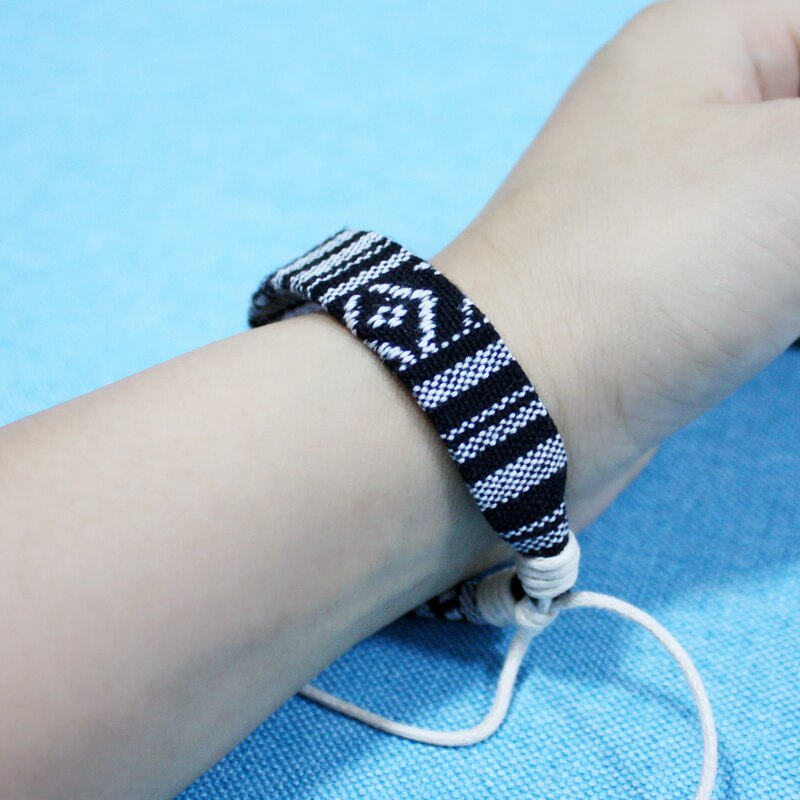 Pulsera Bohemia hecha a mano de estilo étnico para mujer, brazalete de tela trenzada de algodón con patrón étnico, pulseras tejidas bohemias