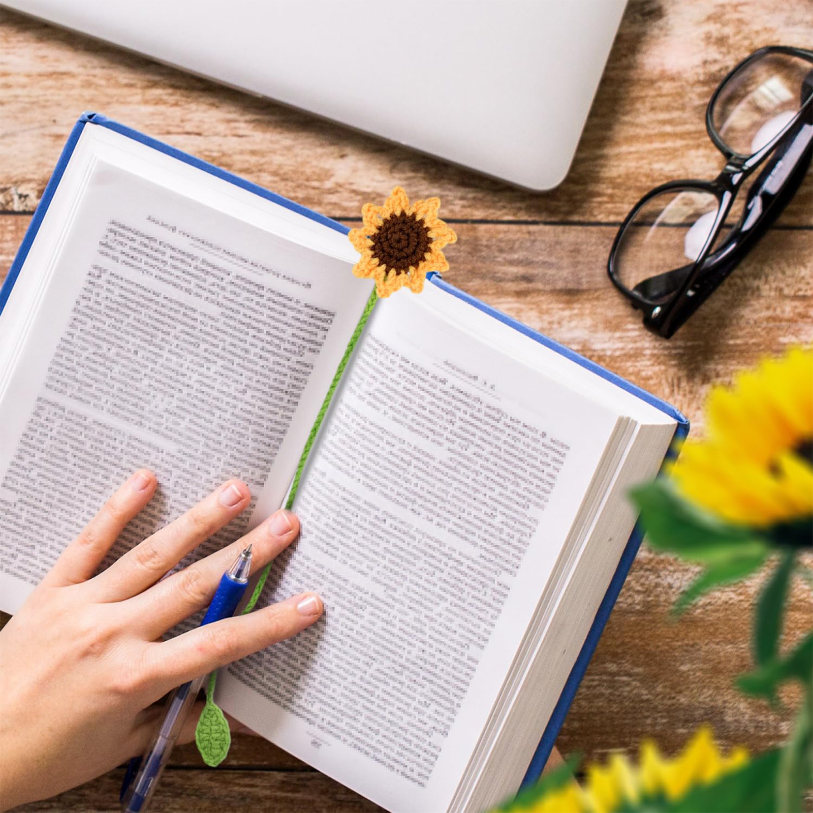 Marcapáginas hecho a mano, 4 estilos, flores de ganchillo, hecho a mano para amantes de los libros, profesores, correas de hebilla de cortina, 1 unidad