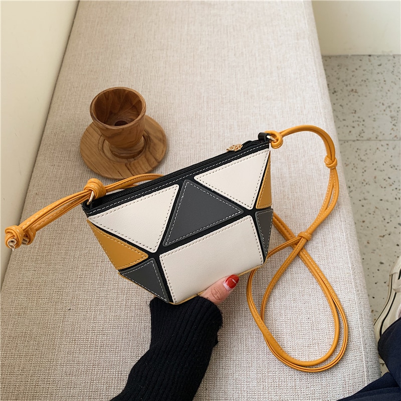 Bolsos de fútbol de especial de fantasía para mujer, bolsas de mensajero de cuero de PU con parches geométricos triangulares de 2 colores