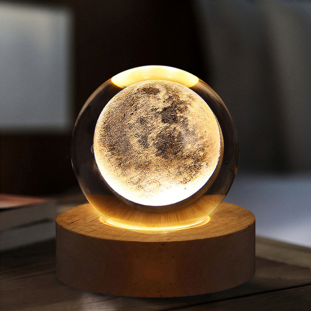 LED Kristall kugel Nachtlicht USB Aufladen 3D gravierte Mond Planet Galaxie Astronaut glühenden Kristall kugel Tisch lampe Geburtstags