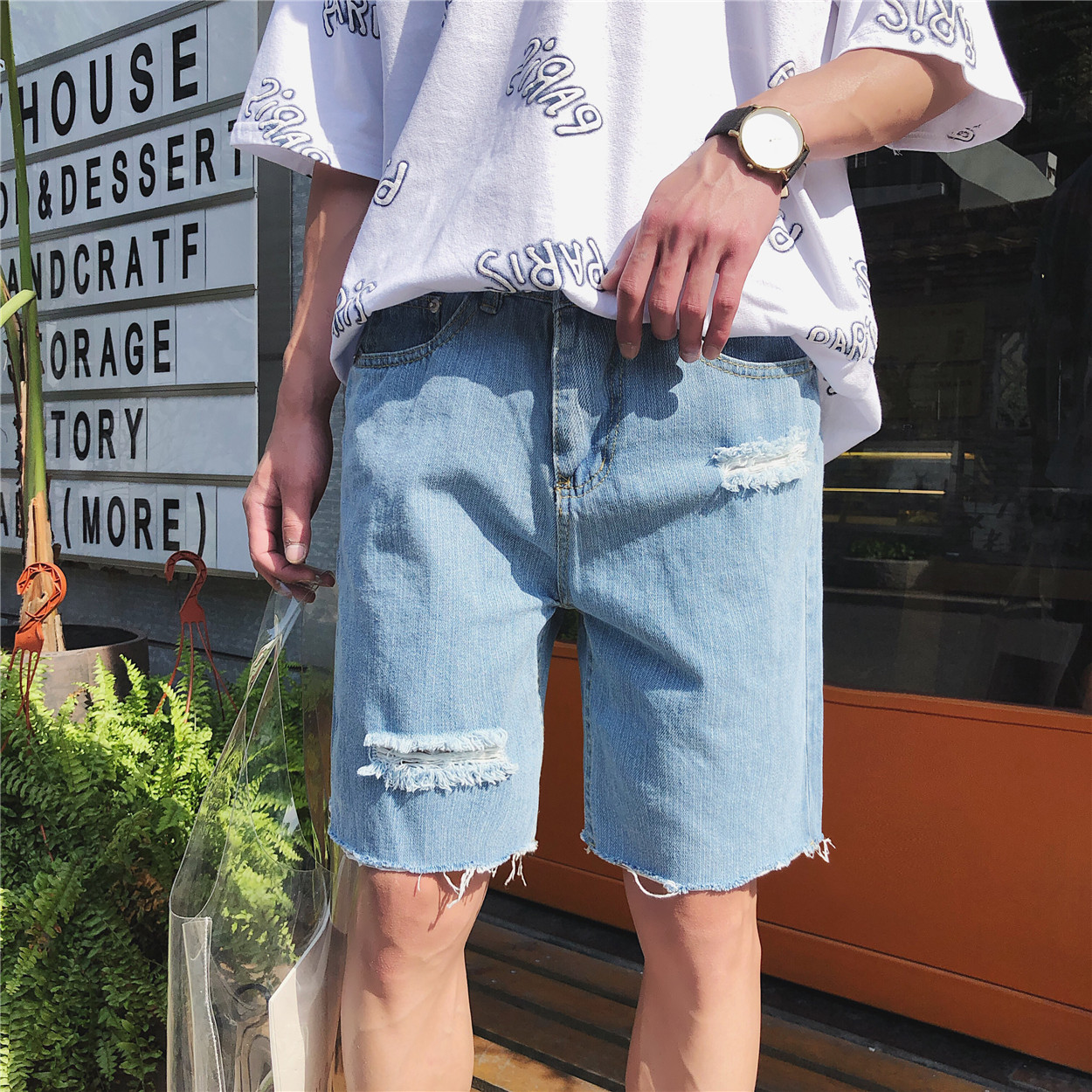 Harajuku sommer menn fritidsshorts denim herre kort hull rett løs tynn knapplomme mannlig koreansk stil trendy: Lyse blå / M