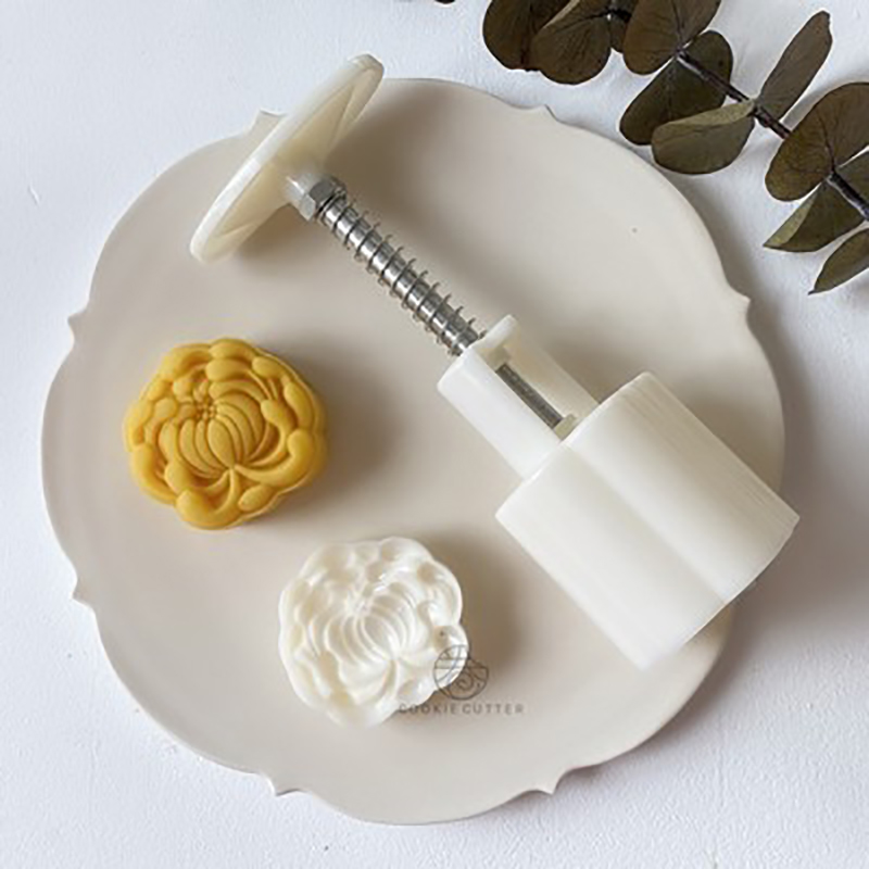 DIY 3D Mooncake Mould Set 50g Flowers Pattern Shape Moon Cake Mold Hand Press Plunger Cookie Molds for Mid-Autumn Festival: 50g J