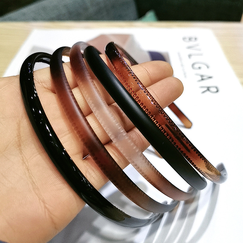 Frauen Klassische Schwarz Braun Kunststoff Stirnbänder Dünnen Klar matt Helle Farbe Haarbänder Nicht-Unterhose Haar Band Für Höhle Täglichen Verschleiß