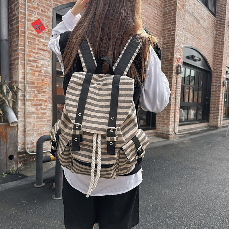 2025 Nowy koreański plecak w paski dla kobiet Modny, mały i wyjątkowy, duża pojemność, wszechstronny, plecak studencki