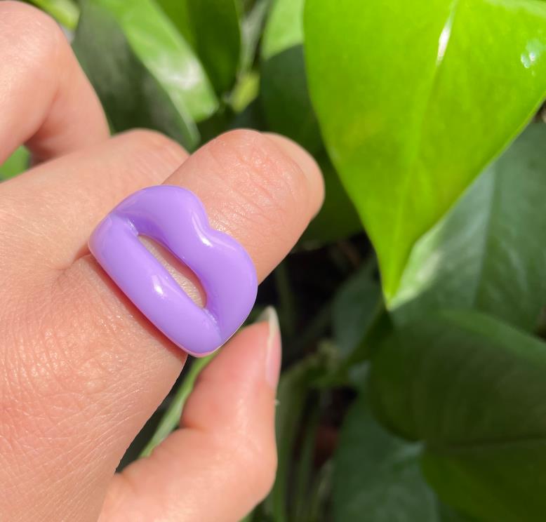 Summer Trendy Punk Red Lips Shape Resin Finger Rings Mouth Lip Acrylic Colorful Ring for Women Girls Jewelry HUANZHI: H