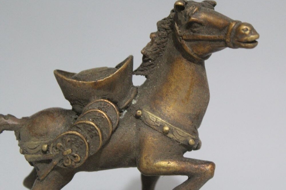 Paard eervol begraven, Romein niet | why −r− we