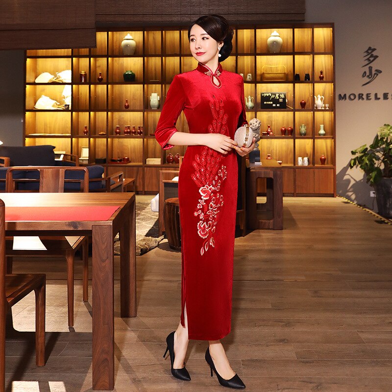 Sheng coco velour lilla cheongsam kjole påfugl blomster broderede høje arkiver lang qipao kinesisk kjole kvinder tøj