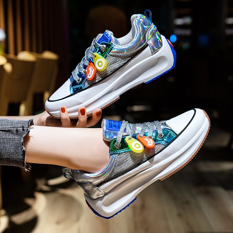 Enkelt sko kvinder åndbar mesh overflade tykke såler behagelige skridsikker stil casual sko