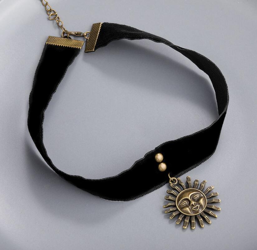 Vintage Vrouwen Gothic Leon De Mathilda Ketting Meisjes Zwarte Fluwelen Lint Retro Zon Vormige Choker Ketting